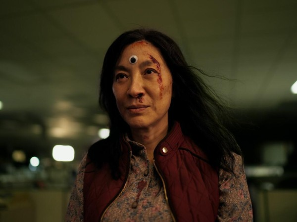 Review Everything Everywhere All at Once Multiverse A24